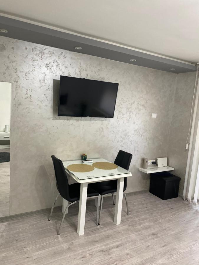 סובוטיקה Manirosi 5 Apartment מראה חיצוני תמונה